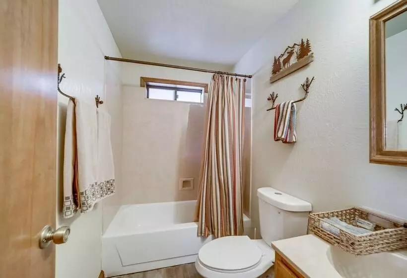 Munds Park Cabin: A/c, Grill, & Fire Pit!