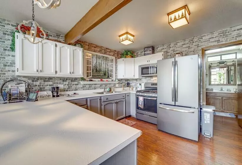 Munds Park Cabin: A/c, Grill, & Fire Pit!