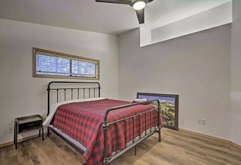 Pinetop Lakeside Cabin W/ Fireplace + Grill!