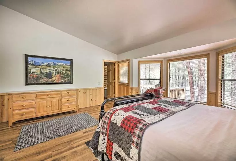 Pinetop Lakeside Cabin W/ Fireplace + Grill!