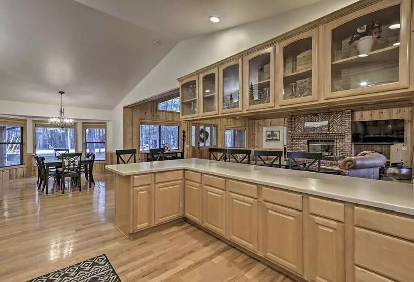 Pinetop Lakeside Cabin W/ Fireplace + Grill!
