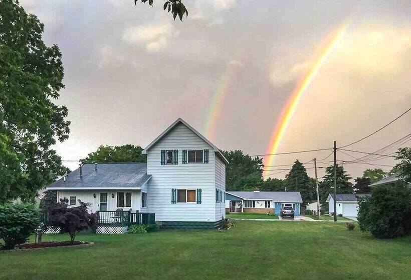 Hip Downtown Cottage   Walk To Beach, Pier, Dining