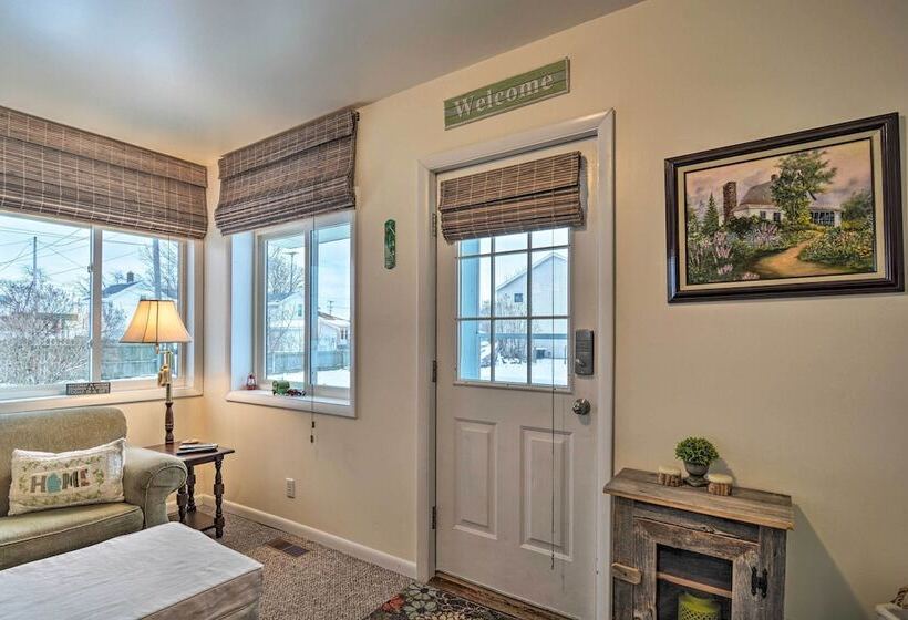 Hip Downtown Cottage   Walk To Beach, Pier, Dining