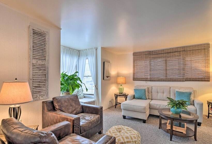 Hip Downtown Cottage   Walk To Beach, Pier, Dining