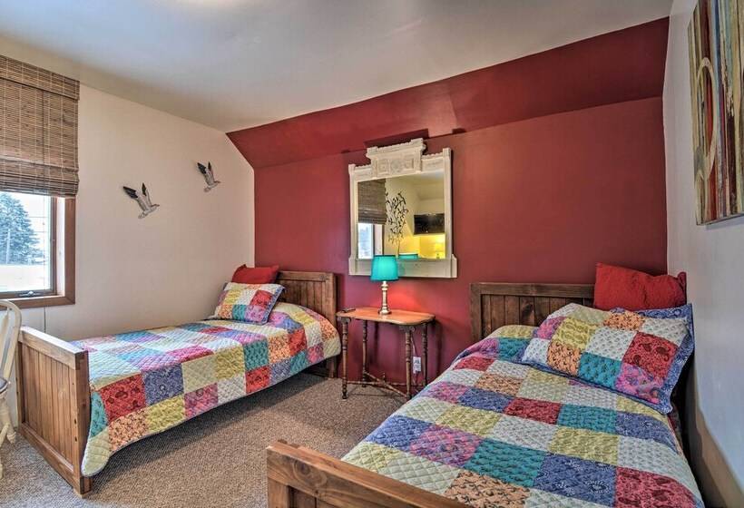 Hip Downtown Cottage   Walk To Beach, Pier, Dining