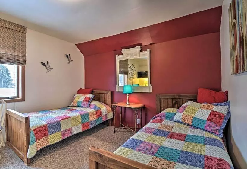 Hip Downtown Cottage   Walk To Beach, Pier, Dining