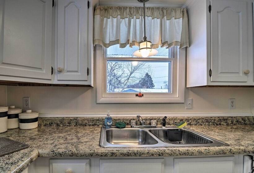 Hip Downtown Cottage   Walk To Beach, Pier, Dining