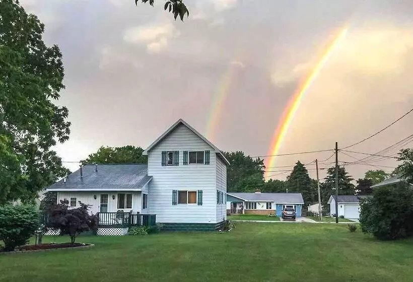 Hip Downtown Cottage   Walk To Beach, Pier, Dining