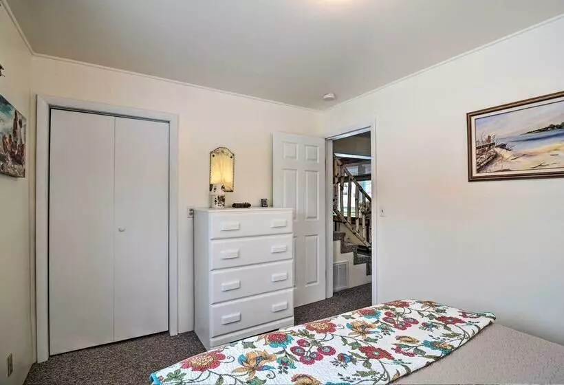 Hip Downtown Cottage   Walk To Beach, Pier, Dining