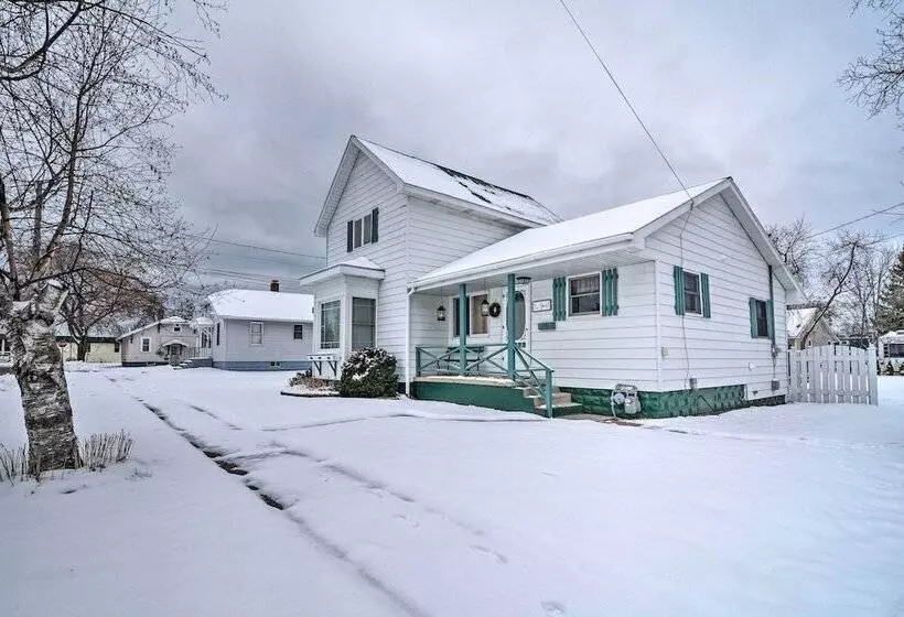 Hip Downtown Cottage   Walk To Beach, Pier, Dining