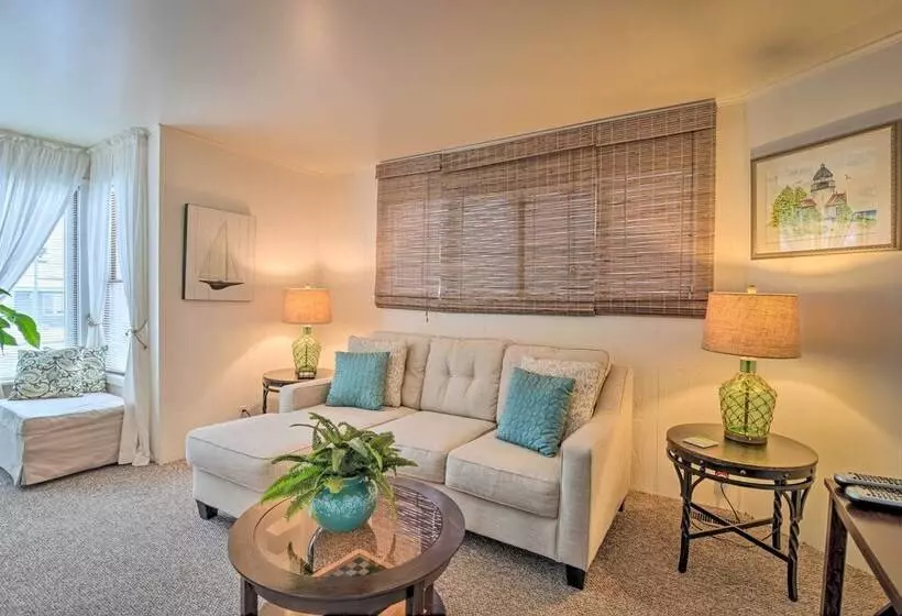 Hip Downtown Cottage   Walk To Beach, Pier, Dining