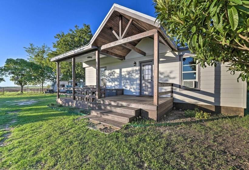 Day Trip To Waco & Temple: House On Cattle Farm