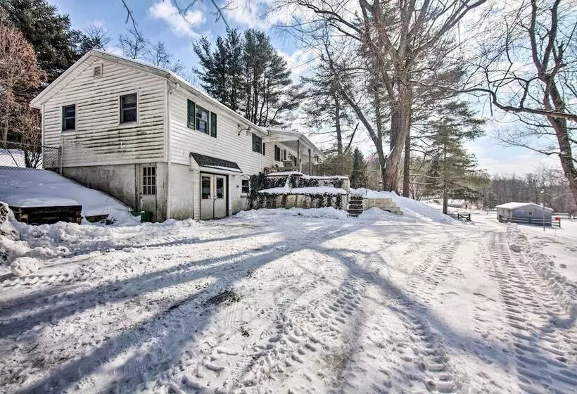 Idyllic Manor Farm Cottage: 3 Mi To Chambers Lake!