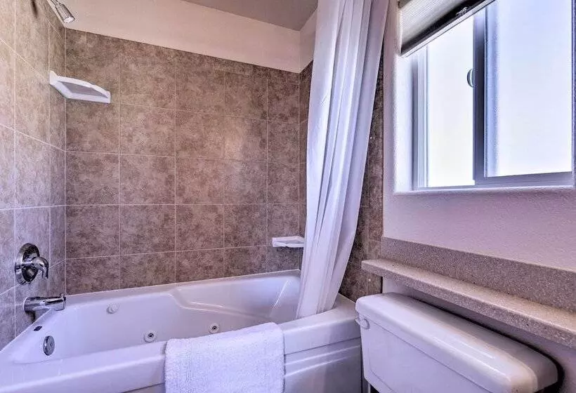 Inviting Retreat W/ Patio < 1 Mi To Colorado River