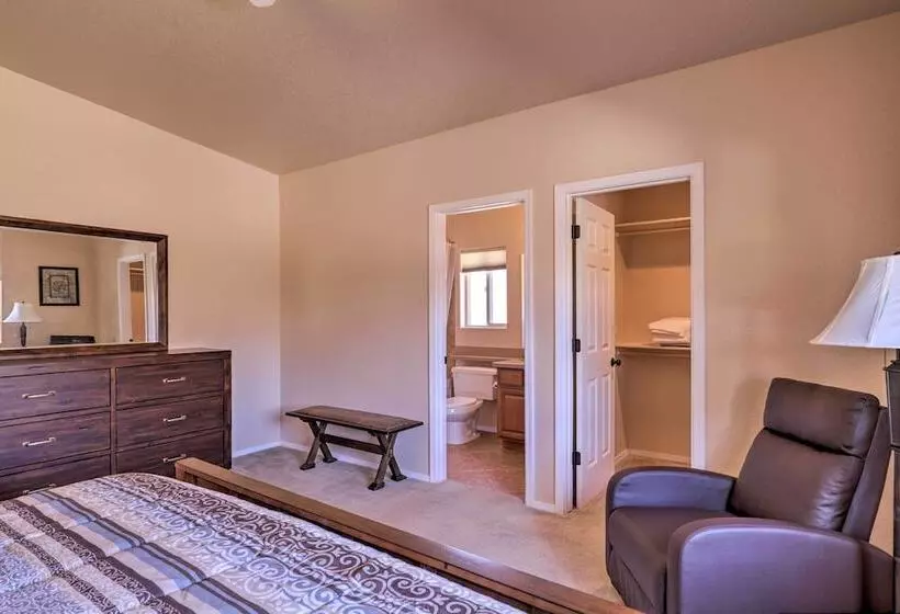 Inviting Retreat W/ Patio < 1 Mi To Colorado River