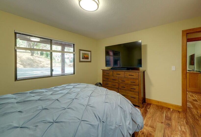 Lake House W/ Pvt. Dock, 30 Mins To Yosemite!