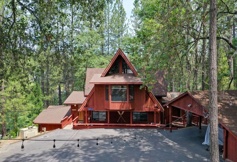 Lake House W/ Pvt. Dock, 30 Mins To Yosemite!