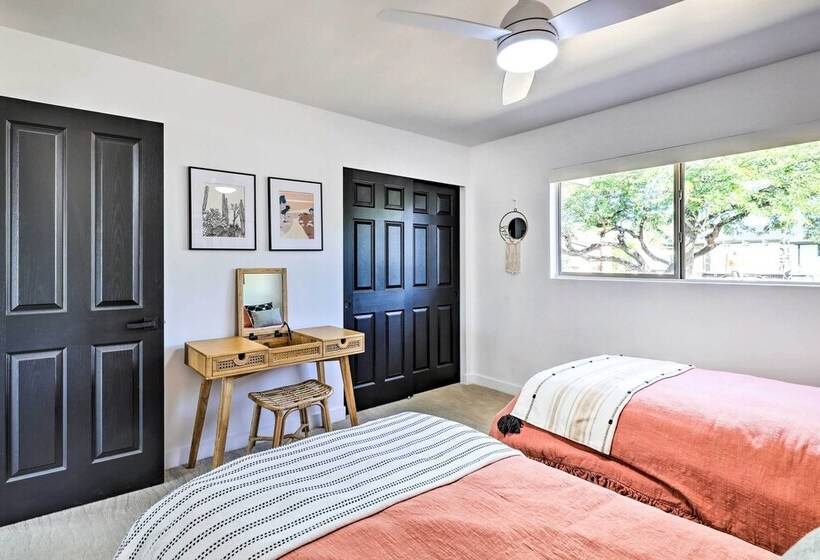 Lavish Scottsdale Oasis: Game Room Veranda + Pool!