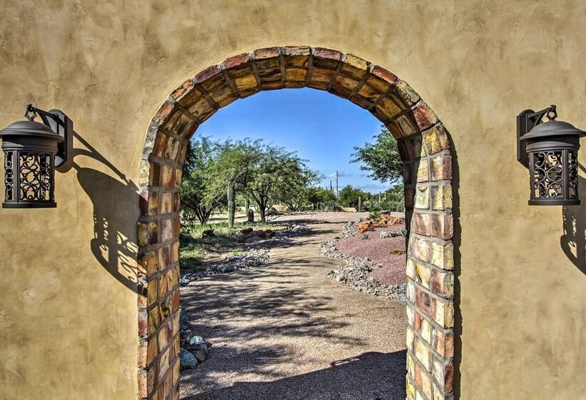 Luxe Tucson Vineyard Home W/ Views & Fire Pit