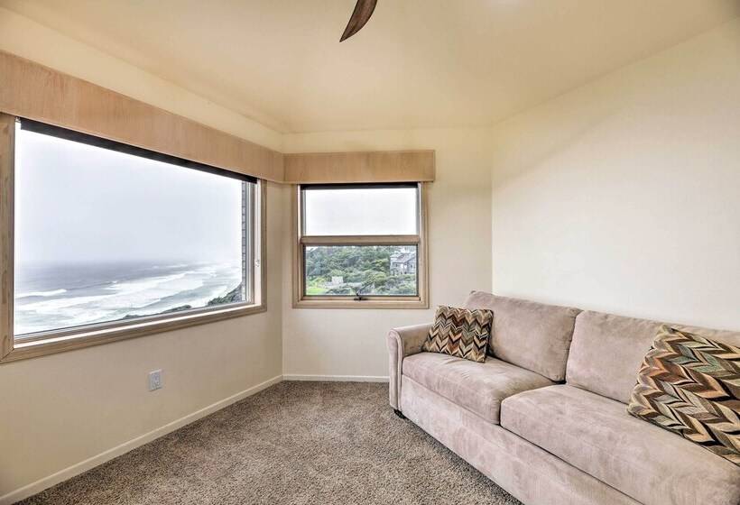 Luxurious Newport Estate W/ Spa & Lighthouse Views