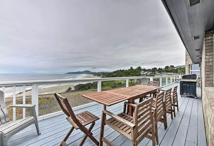 Luxurious Newport Estate W/ Spa & Lighthouse Views