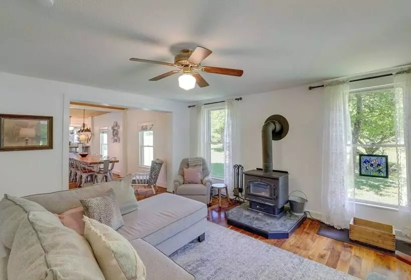 Marshall Cottage On 1895 Tobacco Farm W/ Hot Tub!