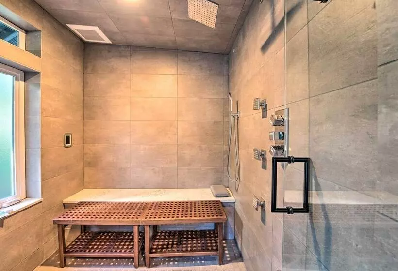 Mid Century Cabin W/ Deck & Puget Sound Vistas!