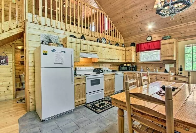 Cabin W/ Hot Tub & Deck ~ 12 Mi To Pigeon Forge!