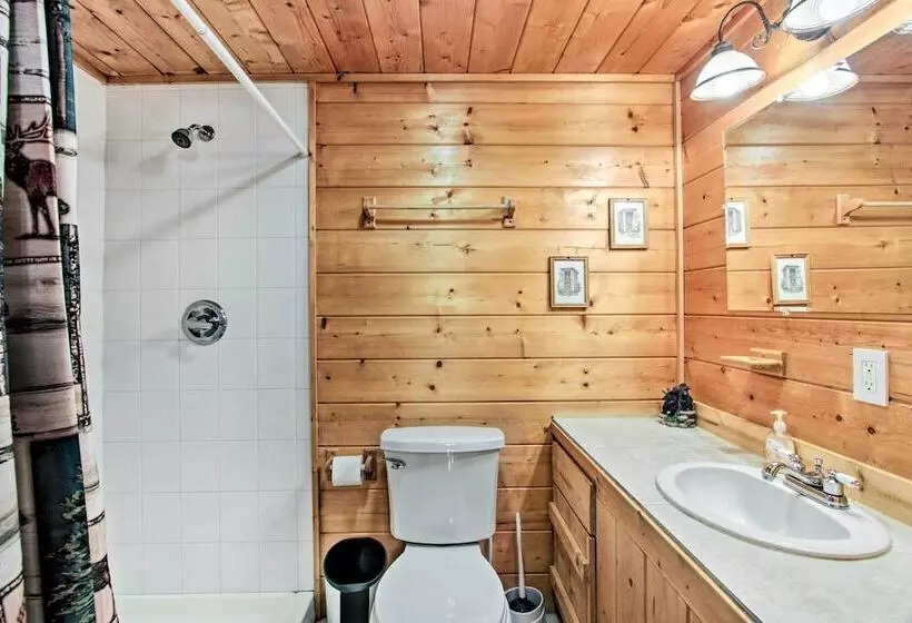 Cabin W/ Hot Tub & Deck ~ 12 Mi To Pigeon Forge!