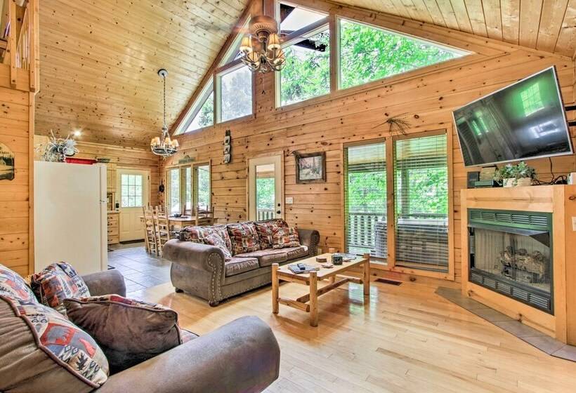 Cabin W/ Hot Tub & Deck ~ 12 Mi To Pigeon Forge!