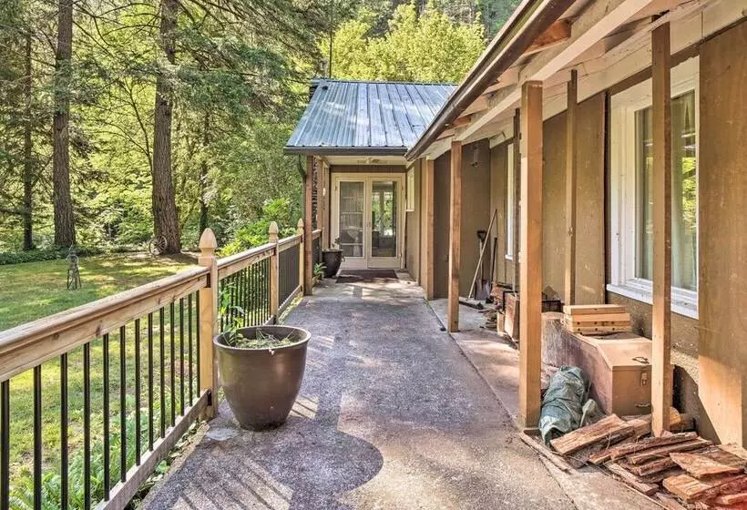 Outdoor Adventure: Tranquil Creekside Retreat