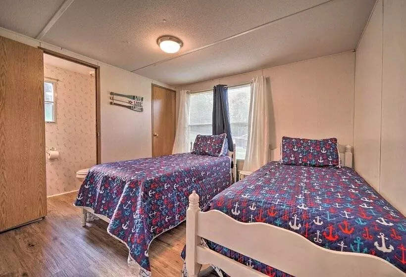 Quaint Cottage Overlooking Cherokee Reservoir