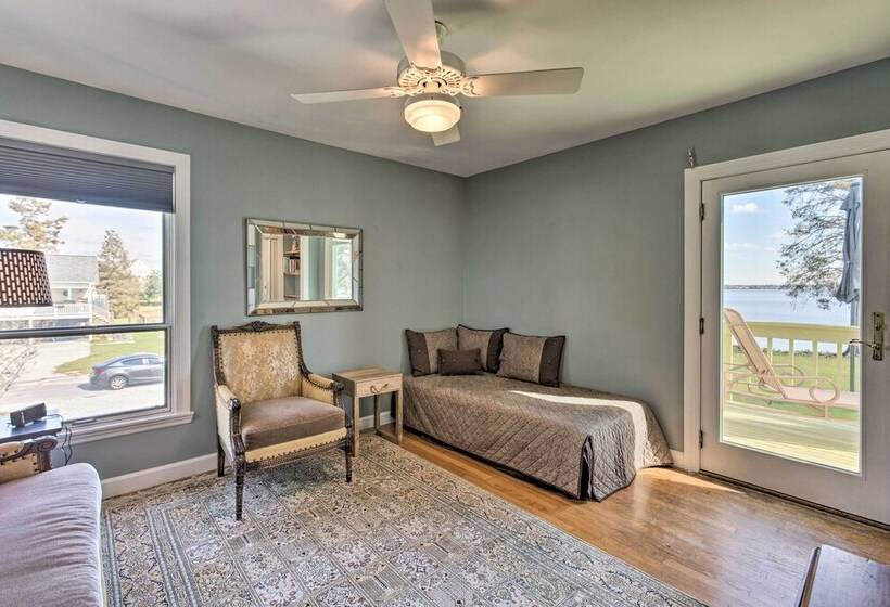 Riverfront New Bern House: Gourmet Kitchen & View!