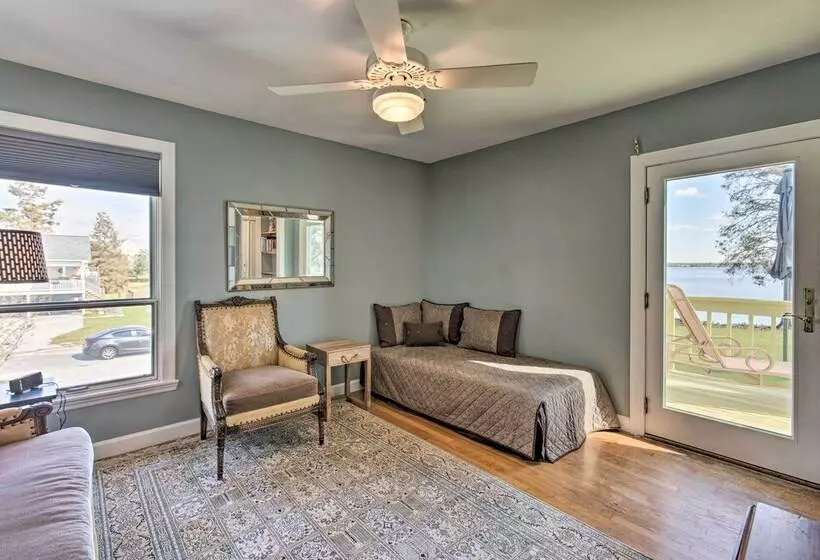 Riverfront New Bern House: Gourmet Kitchen & View!