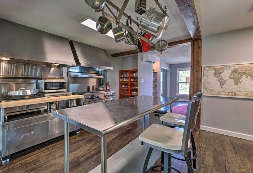 Riverfront New Bern House: Gourmet Kitchen & View!