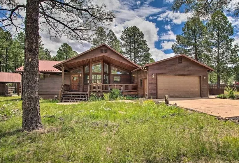 Yard, Grill & Games: Spacious Cabin In Lakeside!