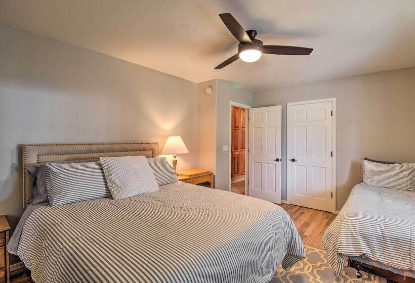 Yard, Grill & Games: Spacious Cabin In Lakeside!