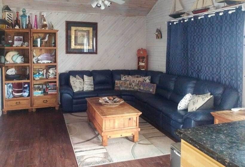 Spacious Sooner Star Beach House: Steps To Beach!