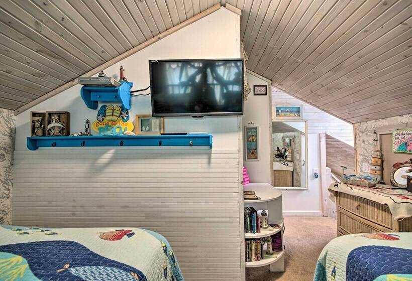 Spacious Sooner Star Beach House: Steps To Beach!