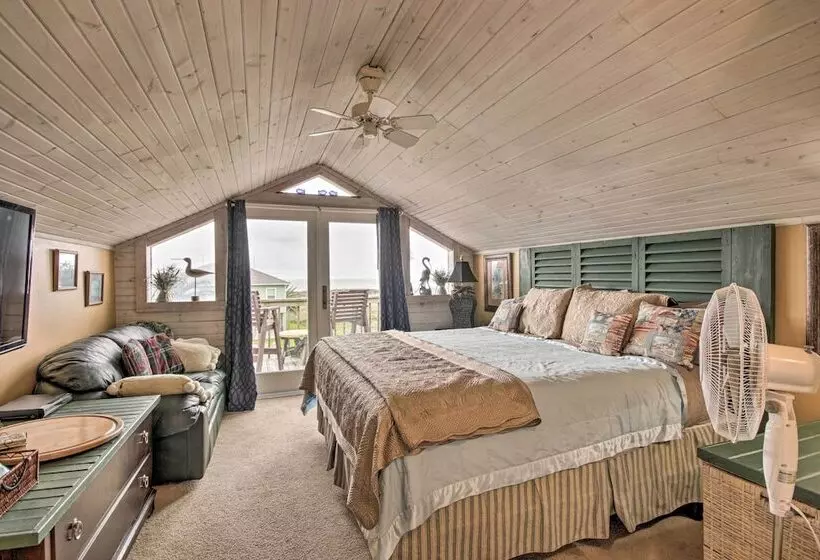 Spacious Sooner Star Beach House: Steps To Beach!