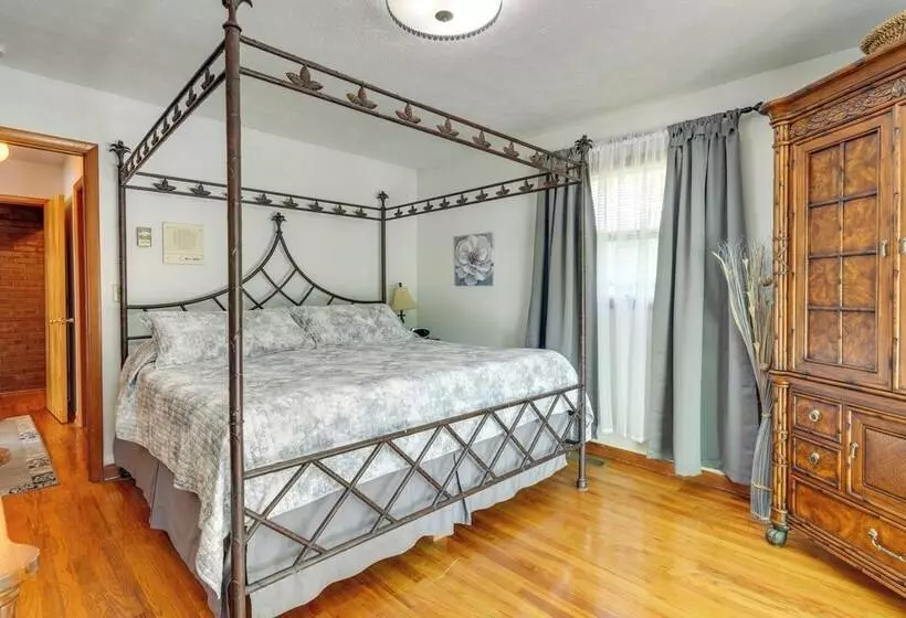 Family Friendly Riverhouse: Fishing & Hot Tub