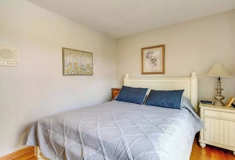 Family Friendly Riverhouse: Fishing & Hot Tub