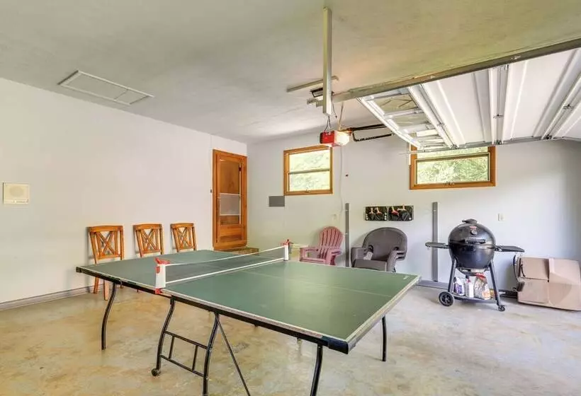 Family Friendly Riverhouse: Fishing & Hot Tub