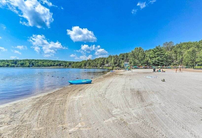 Tree Lined Pocono Lake Cabin W/ Game Room