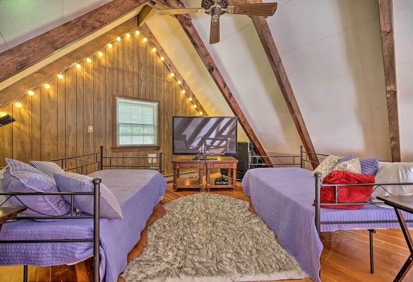 Tree Lined Pocono Lake Cabin W/ Game Room