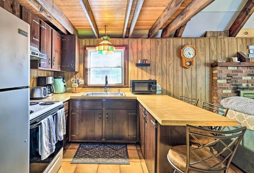 Tree Lined Pocono Lake Cabin W/ Game Room