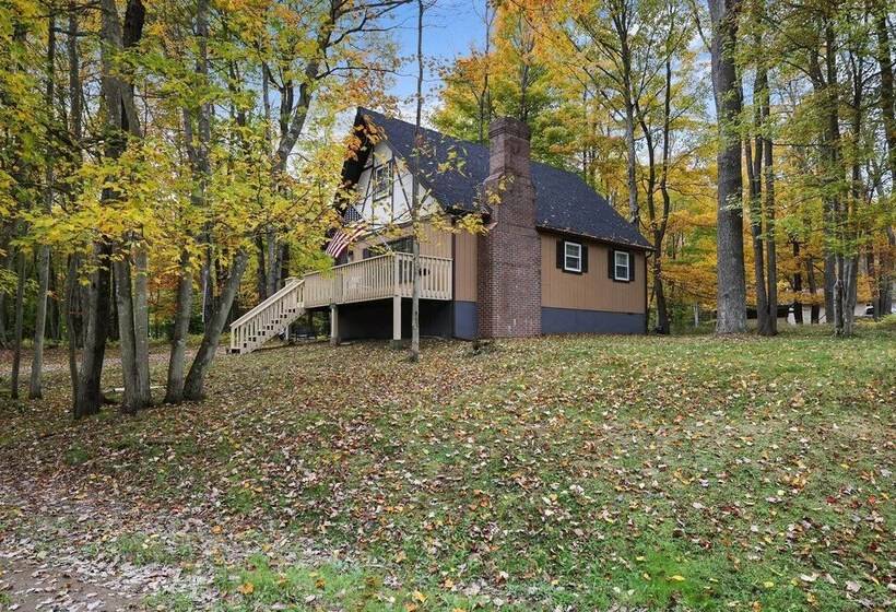 Tree Lined Pocono Lake Cabin W/ Game Room