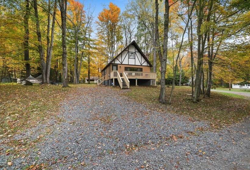 Tree Lined Pocono Lake Cabin W/ Game Room