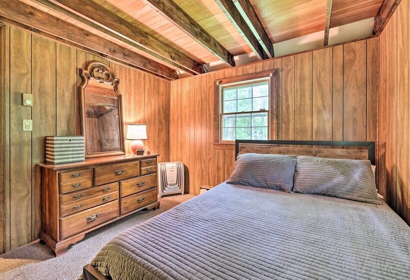 Tree Lined Pocono Lake Cabin W/ Game Room