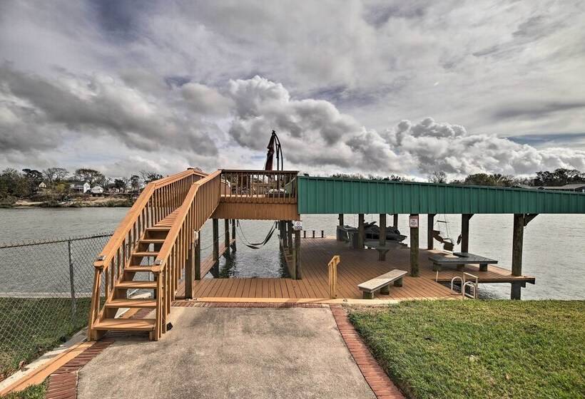 Waterfront San Jacinto River Home W/ Boat Slip!